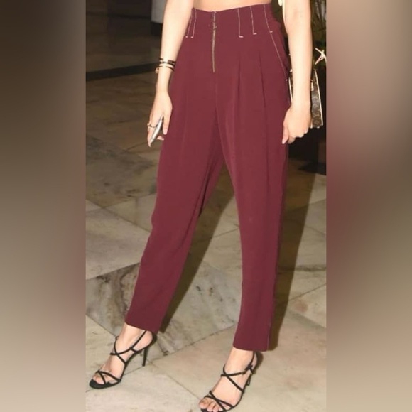 Topshop Pants - TOPSHOP Burgundy Dress Pants Slacks Pleated
Waist Tapered Leg Sz 6